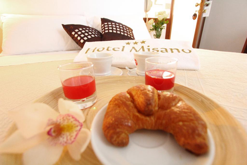 Hotel Misano มิซาโน อาดรีอาติโก ภายนอก รูปภาพ